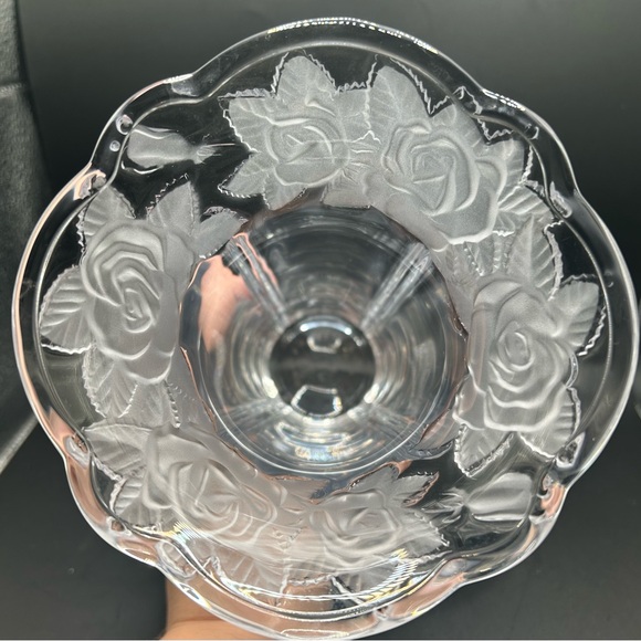 MIKASA STUDIO NOVA "WINTER ROSE" FLOWER VASE - Picture 4 of 5